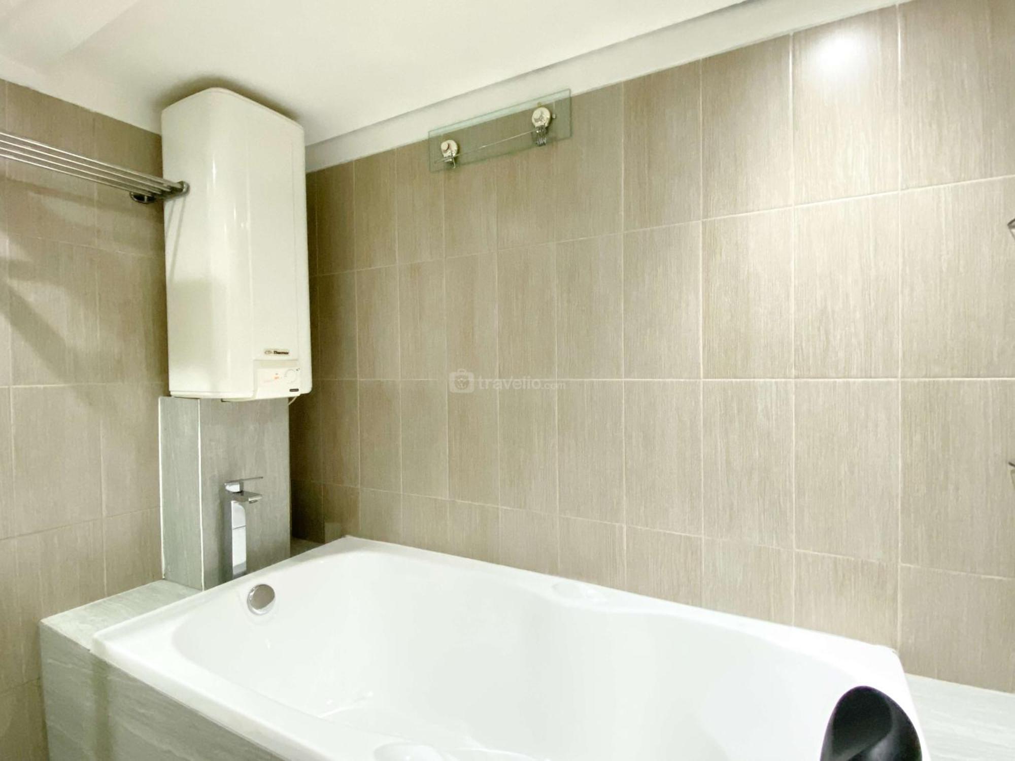 And Homey 1br Grand Sentraland By Travelio Karawang