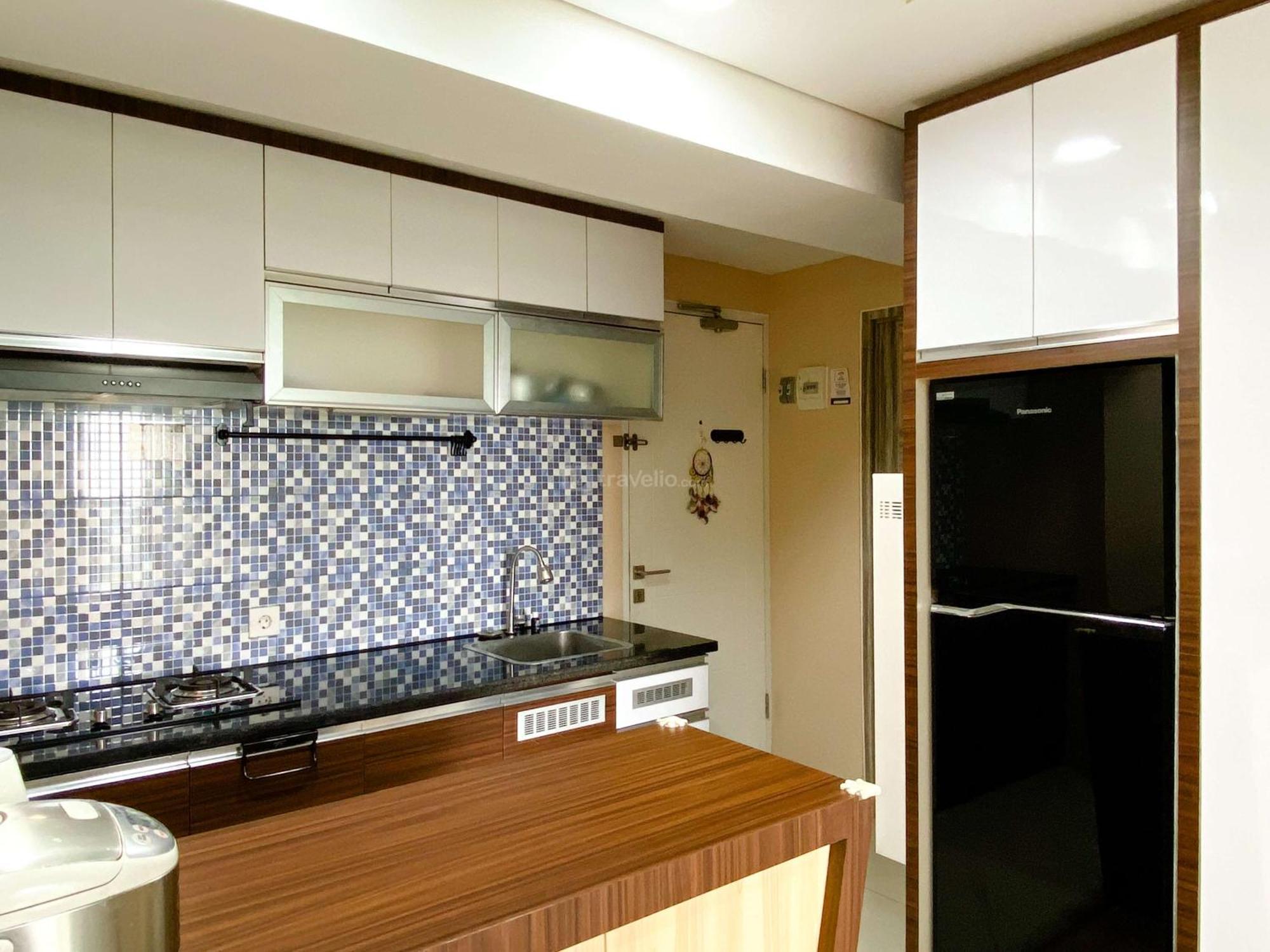 Apartemen And Homey 1br Grand Sentraland By Travelio Karawang