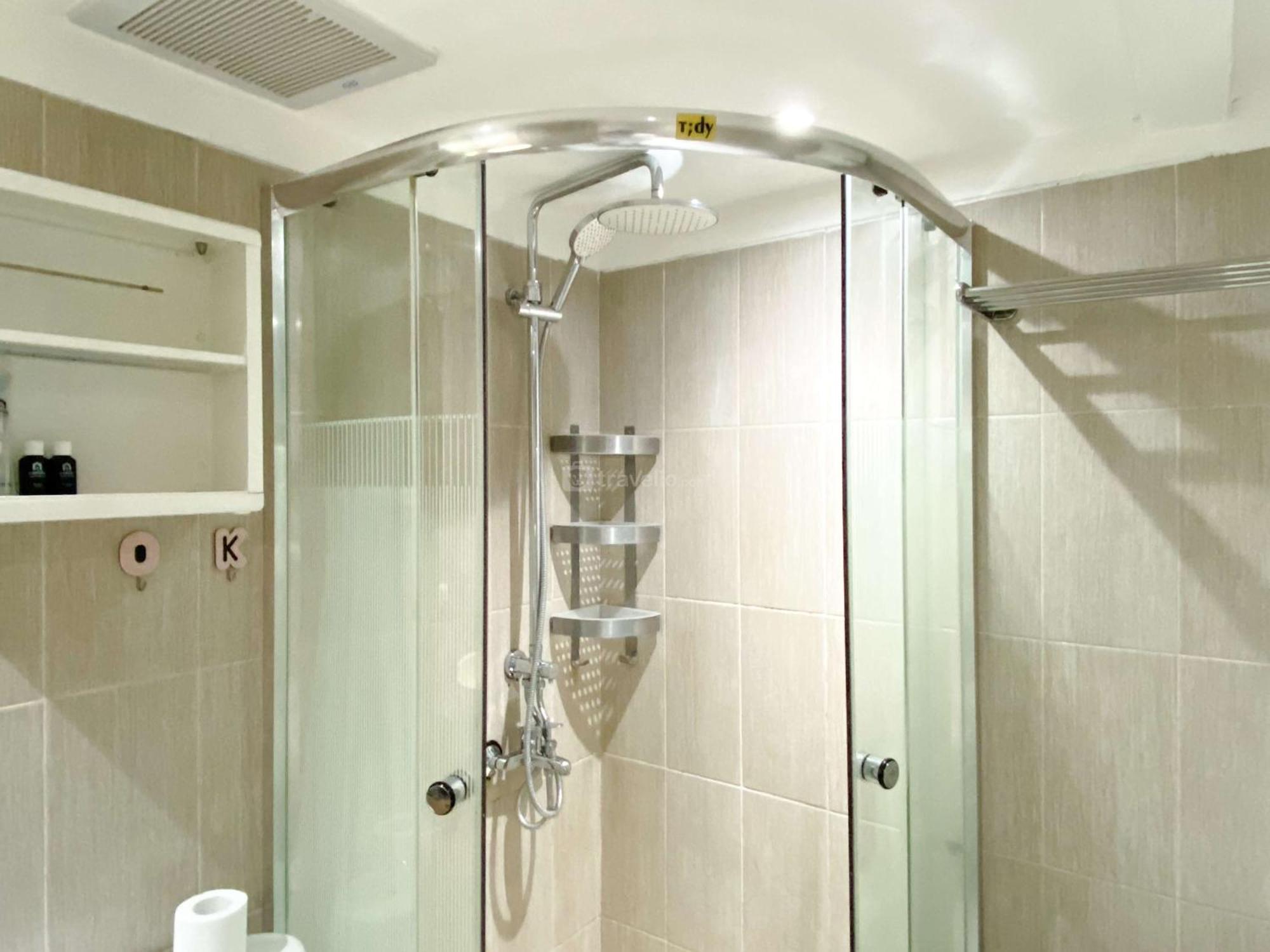 And Homey 1br Grand Sentraland By Travelio Apartemen Karawang
